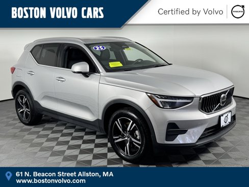 Certified 2025 Volvo XC40 B5 Core image 1