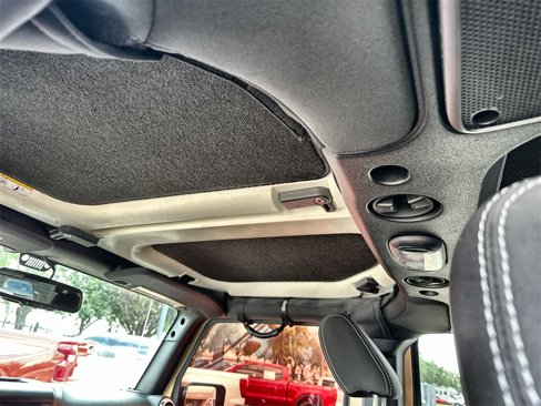 Used 2015 Jeep Wrangler Unlimited Sahara w/ Connectivity Group image 19