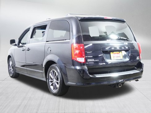 Used 2017 Dodge Grand Caravan SXT image 5