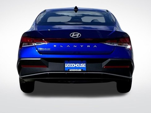 New 2025 Hyundai Elantra SE image 7