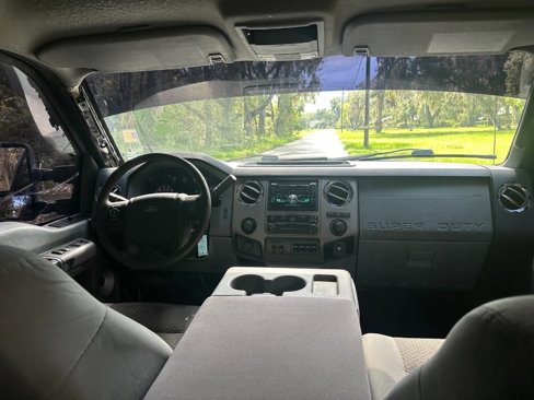 Used 2011 Ford F250 XLT w/ Snow Plow Prep Pkg image 19