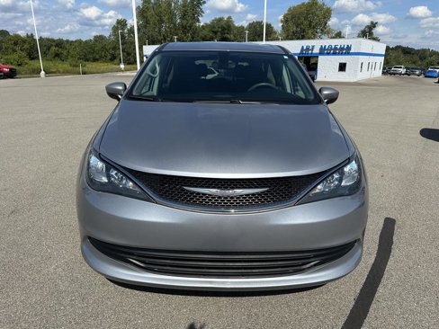 Used 2017 Chrysler Pacifica Touring image 12