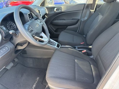 Certified 2022 Hyundai Venue SE image 18