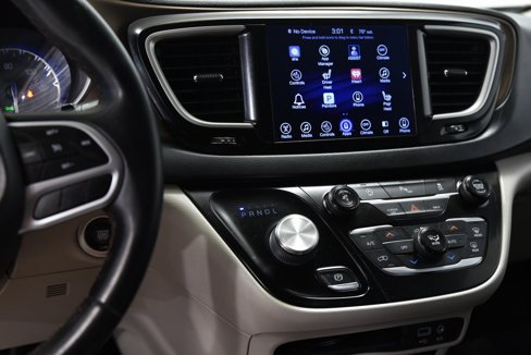 Used 2017 Chrysler Pacifica Touring-L image 26