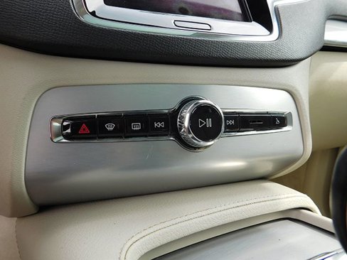 Used 2016 Volvo XC90 T6 Momentum image 21