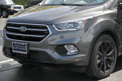 Used 2017 Ford Escape Titanium image 2