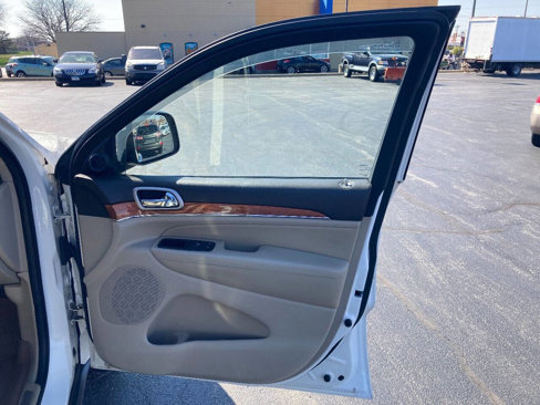 Used 2012 Jeep Grand Cherokee Overland image 19