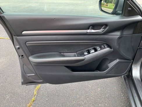 Used 2021 Nissan Altima 2.5 SV image 9