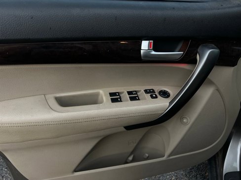 Used 2014 Kia Sorento EX image 4