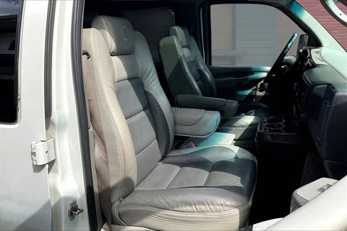 Used 2010 Chevrolet Express 1500 AWD w/ Preferred Equipment Group image 6