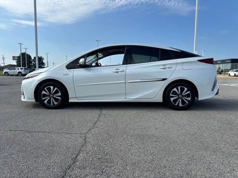 Used 2017 Toyota Prius Prime image 2