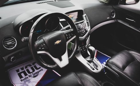Used 2016 Chevrolet Cruze LT image 2