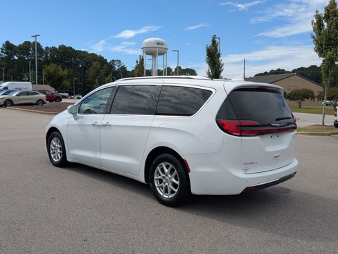 Used 2021 Chrysler Pacifica Touring-L image 10