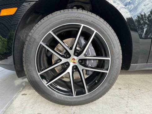 Used 2025 Porsche Macan image 37