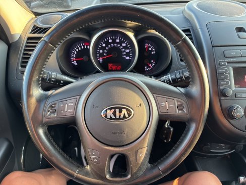 Used 2013 Kia Soul + w/ Audio Pkg image 2