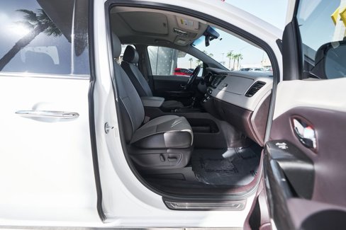 Used 2016 Kia Sedona SX Limited image 9