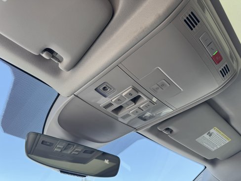 Used 2023 Volkswagen Taos SE w/ Panoramic Sunroof Package image 30