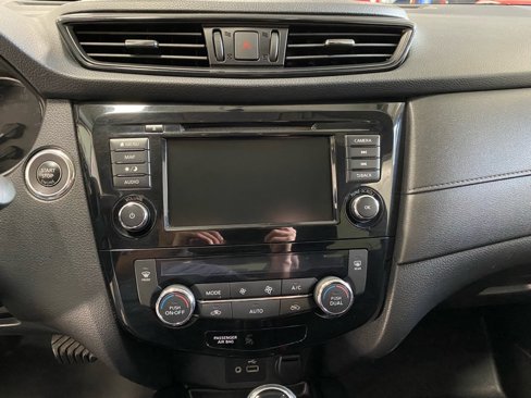 Used 2018 Nissan Rogue SV w/ Premium Package image 21