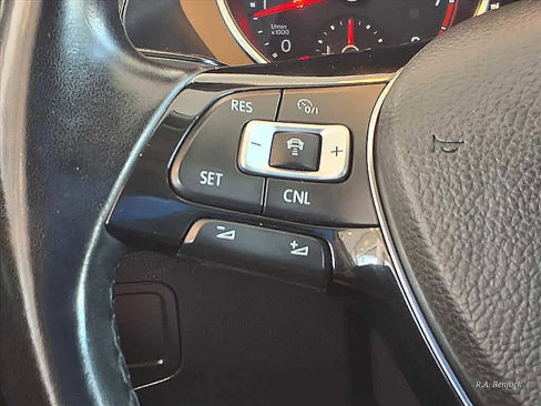 Used 2018 Volkswagen Tiguan SEL image 19