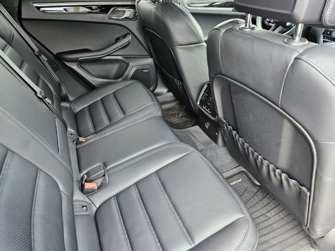Certified 2025 Porsche Macan image 39