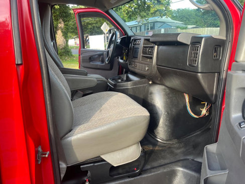 Used 2014 Chevrolet Express 3500 image 9