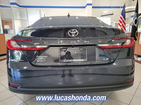 Used 2025 Toyota Camry LE image 5