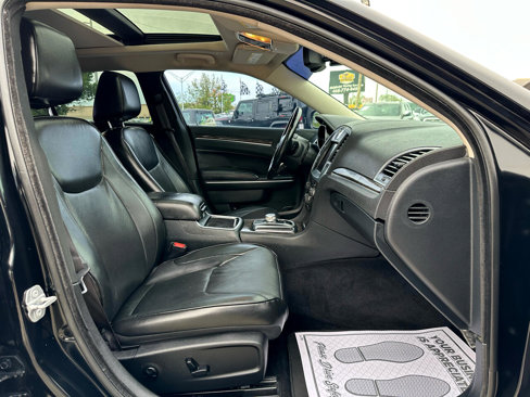 Used 2018 Chrysler 300 Limited image 10
