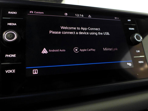 Used 2022 Volkswagen Taos SE w/ Panoramic Sunroof Package image 24