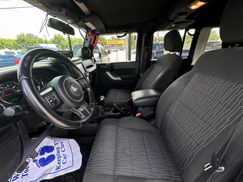Used 2012 Jeep Wrangler Unlimited Rubicon w/ Connectivity Group image 11