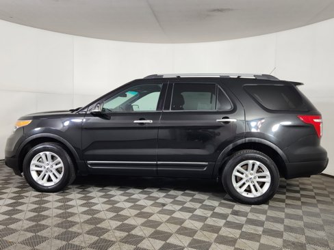 Used 2014 Ford Explorer XLT w/ Equipment Group 202A image 4