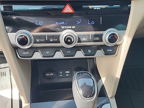 Used 2020 Hyundai Elantra SEL image 28