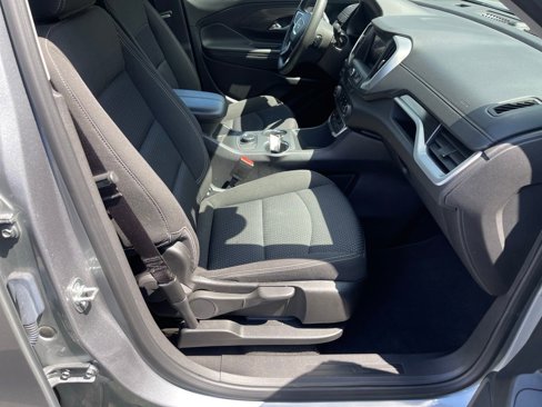 Used 2024 GMC Terrain SLE image 28