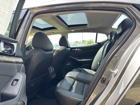 Used 2018 Nissan Maxima Platinum image 10