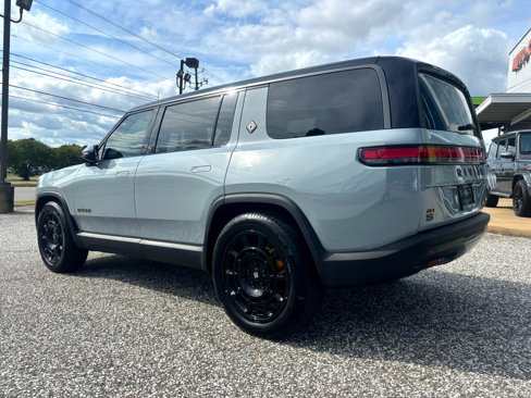 Used 2025 Rivian R1S Premium image 4
