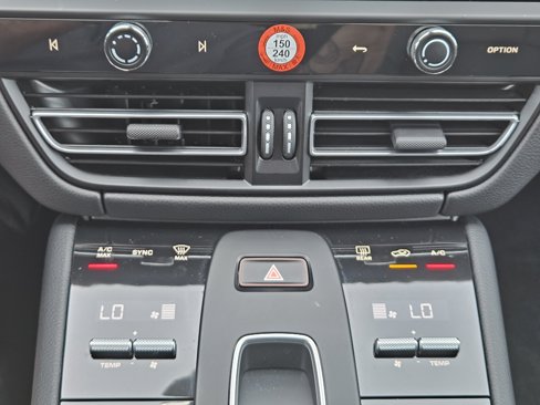 Certified 2024 Porsche Macan image 28