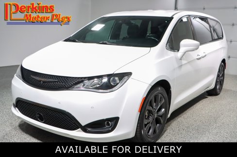 Used 2019 Chrysler Pacifica Touring Plus w/ Advanced Safetytec Group image 1