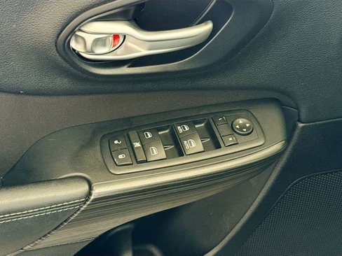 Used 2016 Jeep Cherokee Latitude image 18