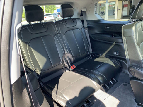 Used 2023 Jeep Grand Cherokee L Limited w/ Black Appearance Package image 30
