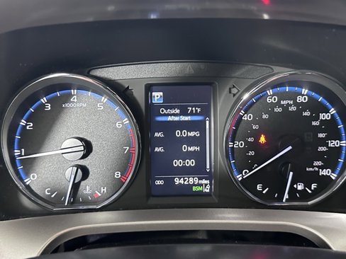Used 2018 Toyota RAV4 Limited image 19