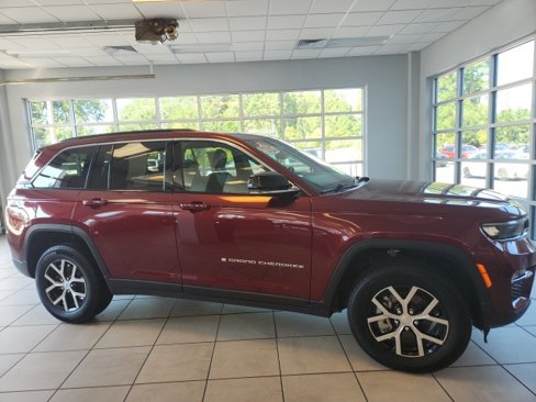 Certified 2024 Jeep Grand Cherokee Limited image 5