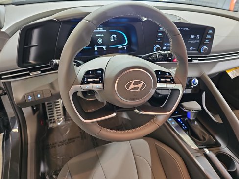 New 2025 Hyundai Elantra Sport image 15