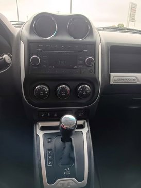 Used 2017 Jeep Compass Latitude image 20