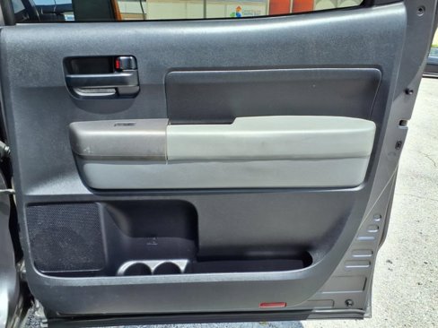 Used 2013 Toyota Tundra 4x4 CrewMax image 14