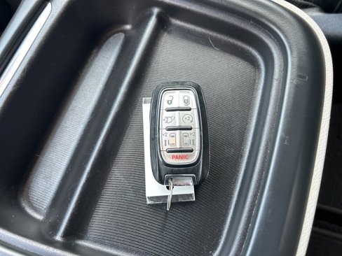 Used 2017 Chrysler Pacifica Touring-L image 33