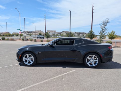 Used 2019 Chevrolet Camaro LT w/ Technology Package image 2