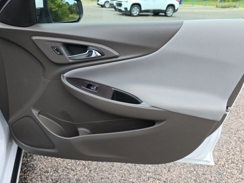 Used 2020 Chevrolet Malibu LS w/ Driver Confidence Package II image 32