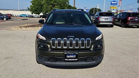 Used 2016 Jeep Cherokee Sport image 3