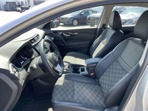 Used 2022 Nissan Rogue Sport SV w/ Technology Package image 13