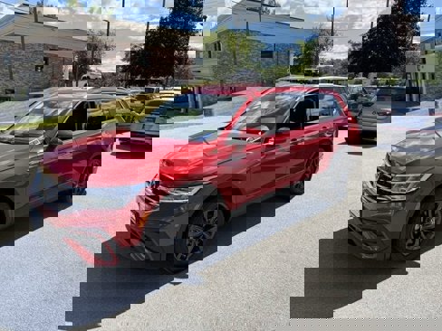 Certified 2022 Volkswagen Tiguan SE image 3