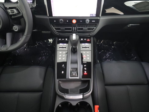 New 2025 Porsche Macan Turbo image 20
